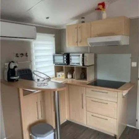 Mobilhome Dans Camping Avec Piscine Proche 营地